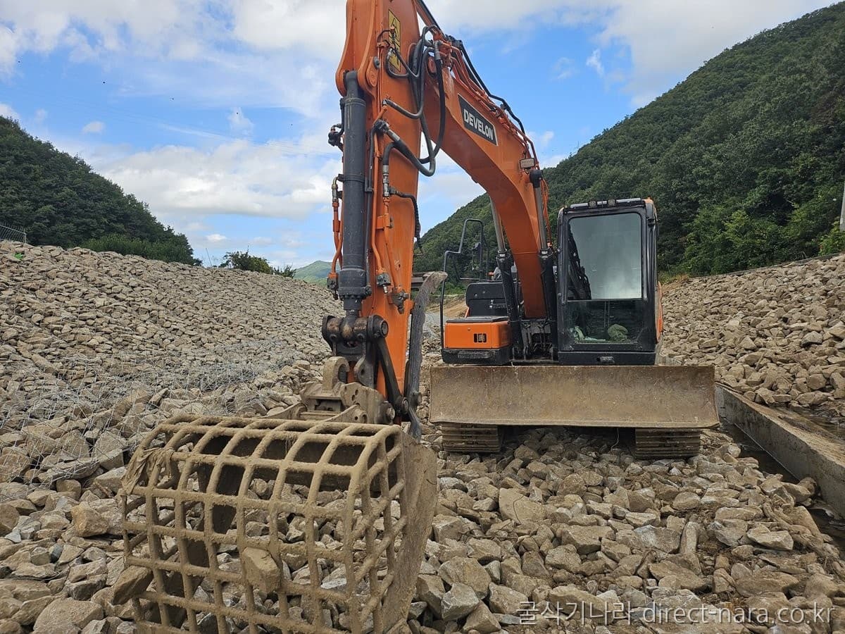 Doosan (Develon) DX150LC