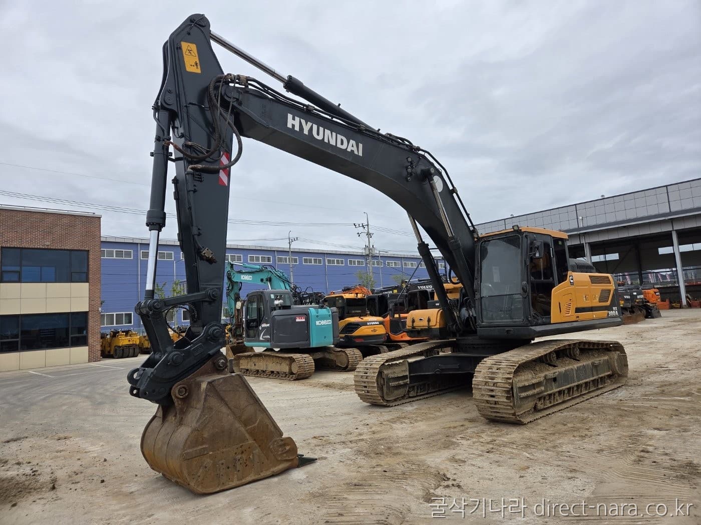 HD Hyundai HX300A