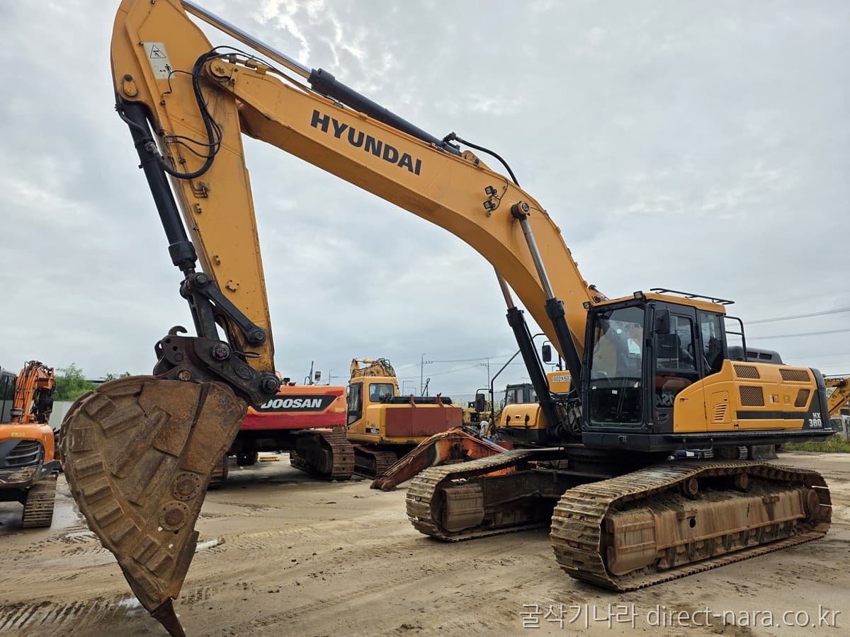 HD Hyundai HX380LC
