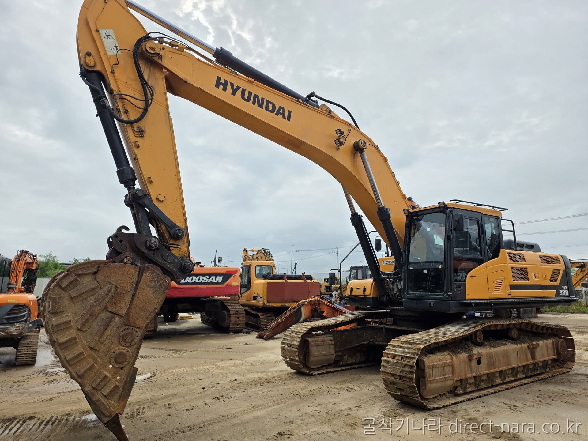 HD Hyundai HX380