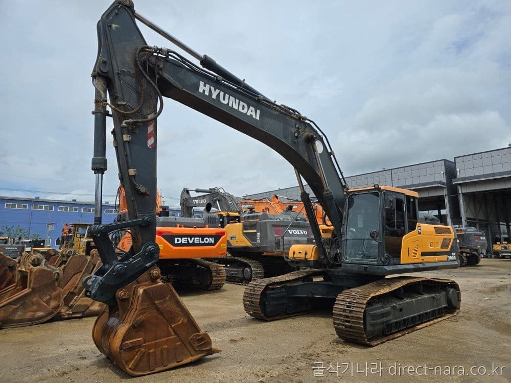 HD Hyundai HX300A