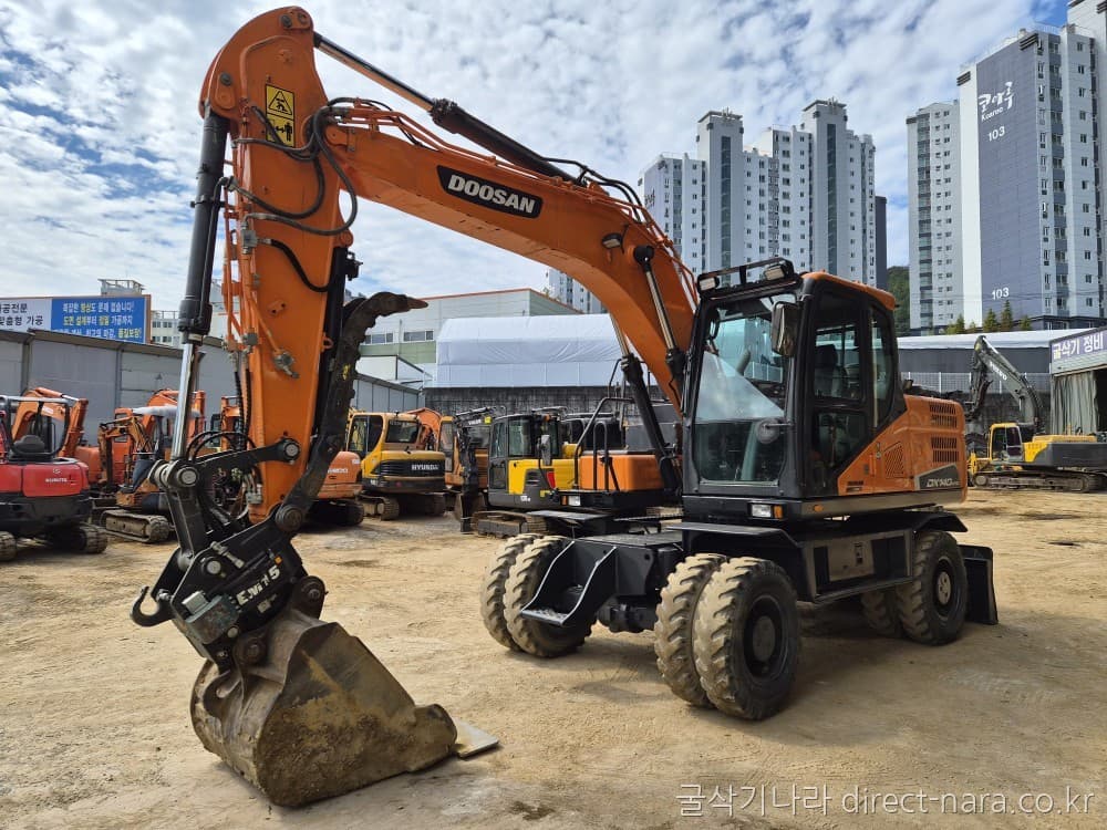 Doosan (Develon) DX140W