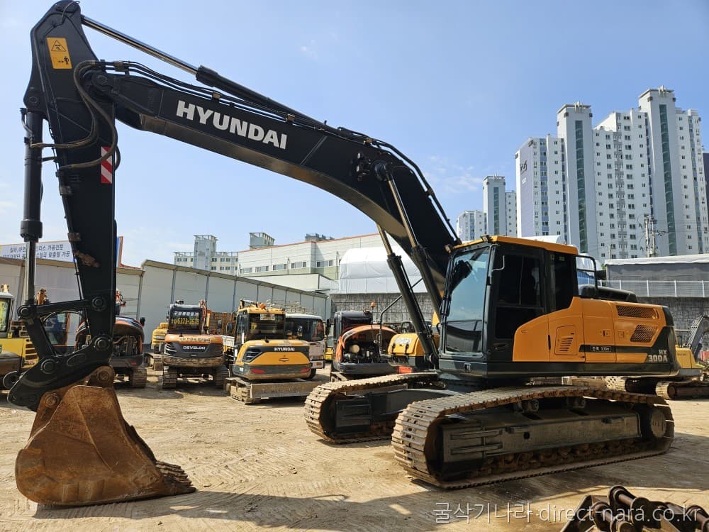 HD Hyundai HX300LC