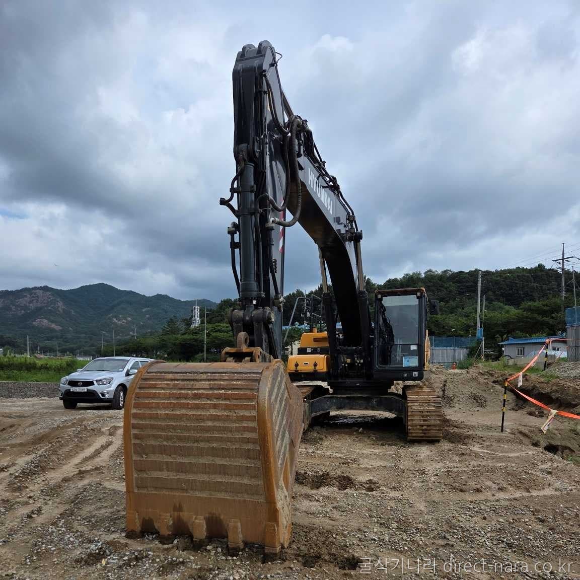 HD Hyundai HX320A