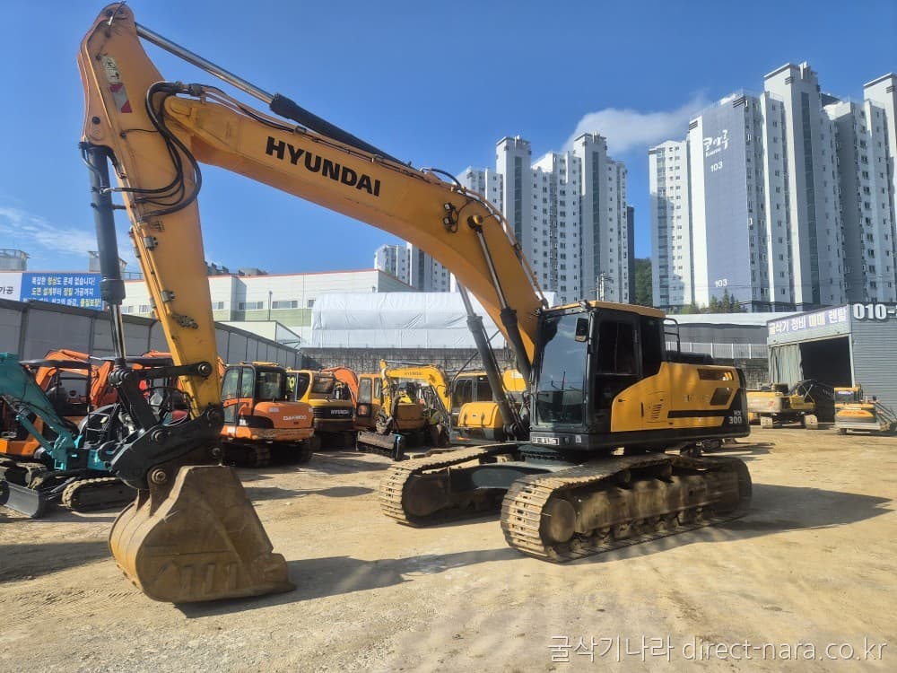 HD Hyundai HX300LC