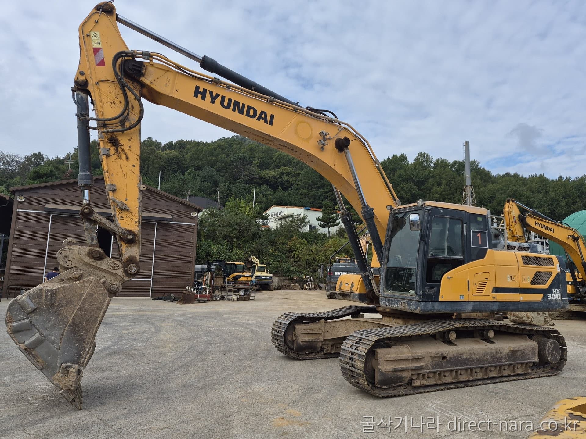 HD Hyundai HX300