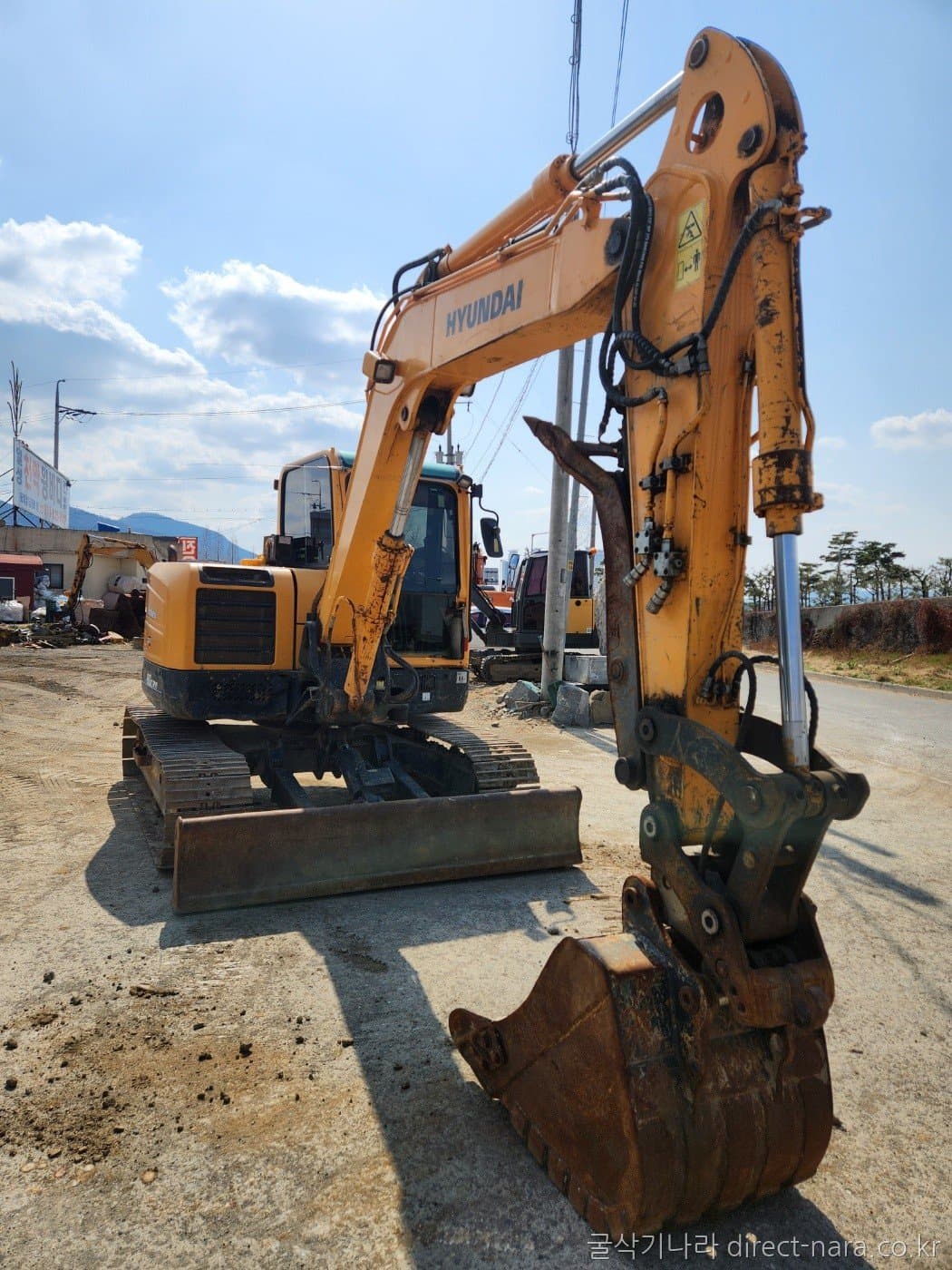 HD Hyundai R80