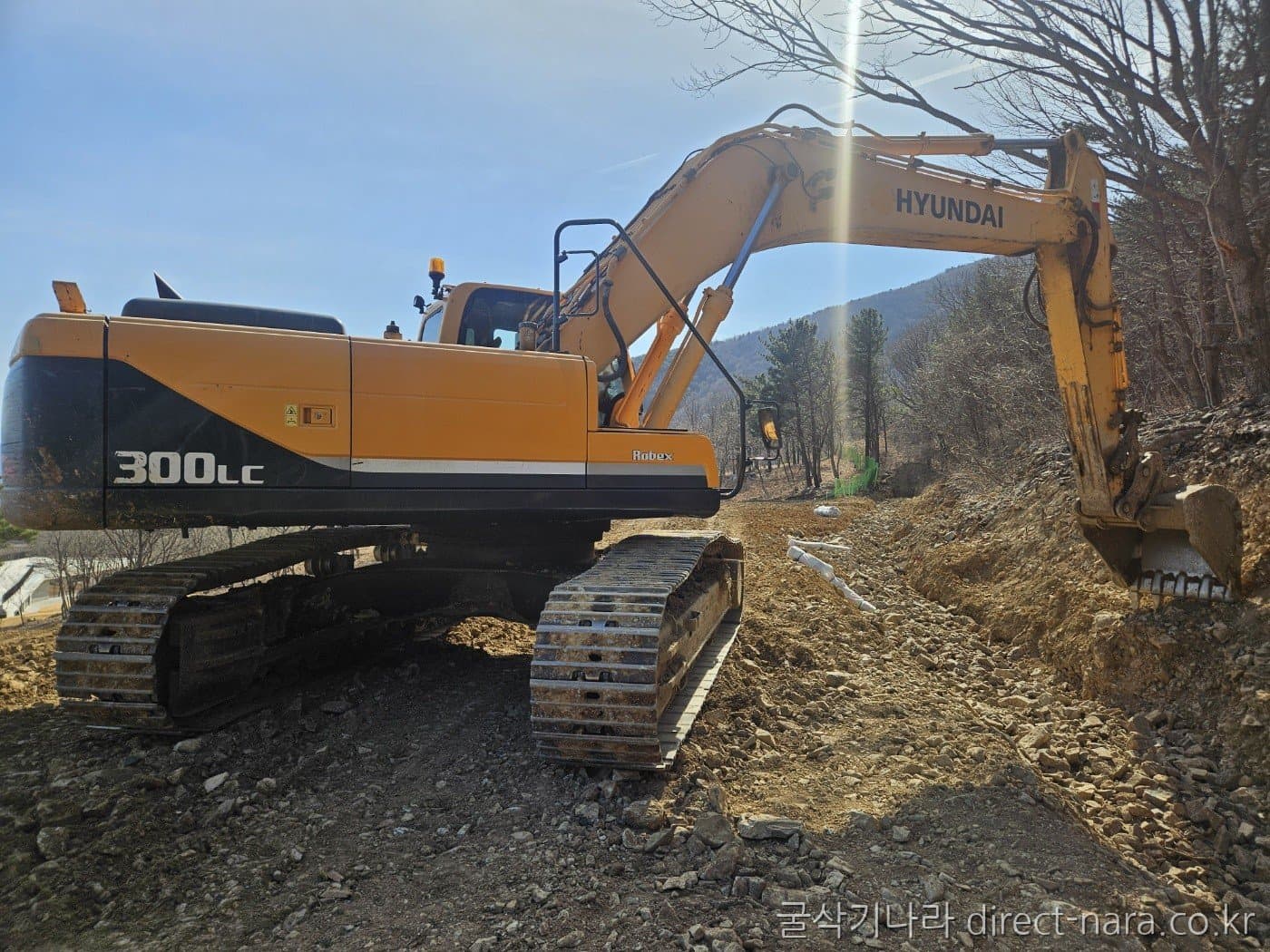 HD Hyundai R300LC