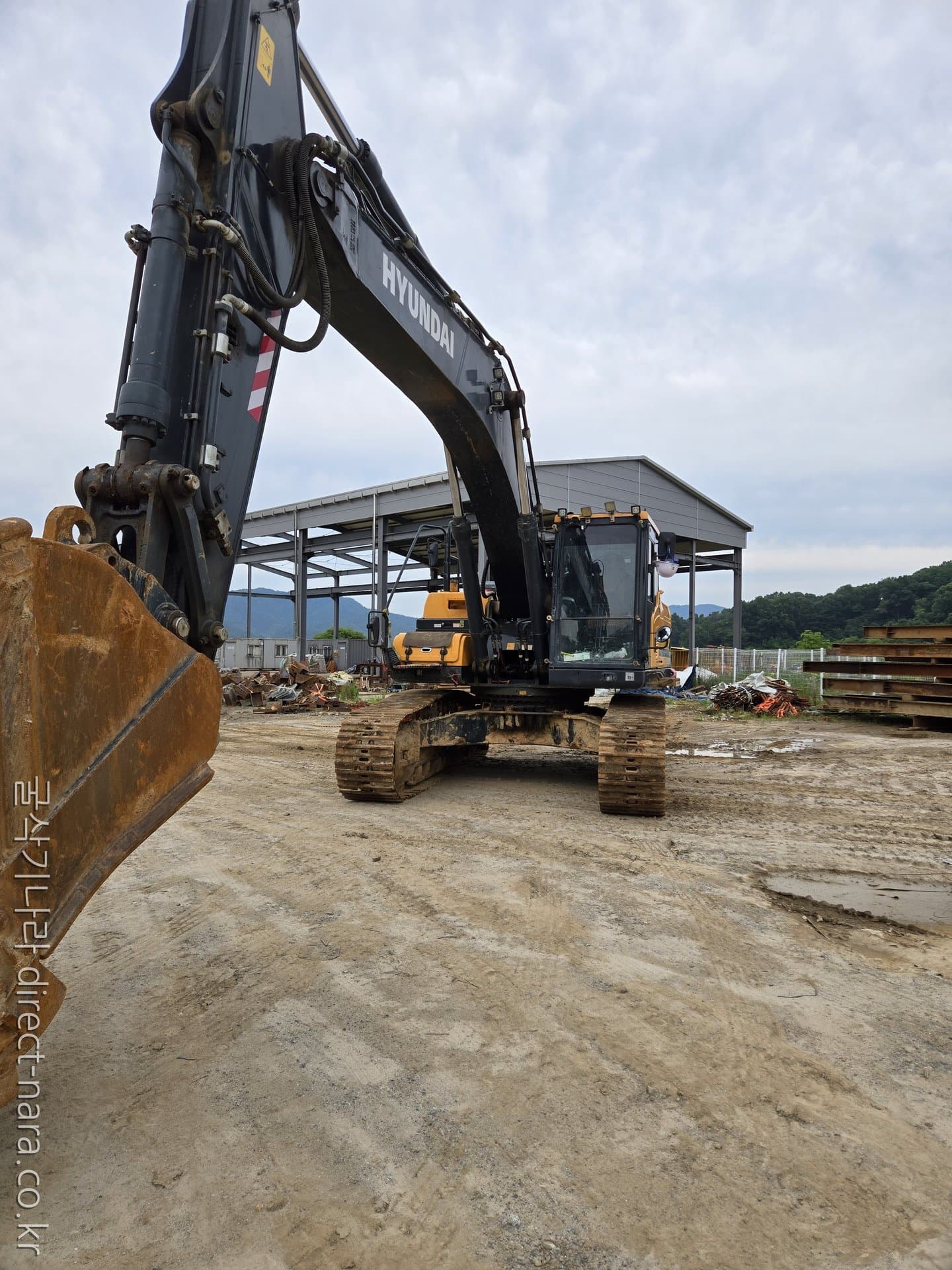 HD Hyundai HX320A