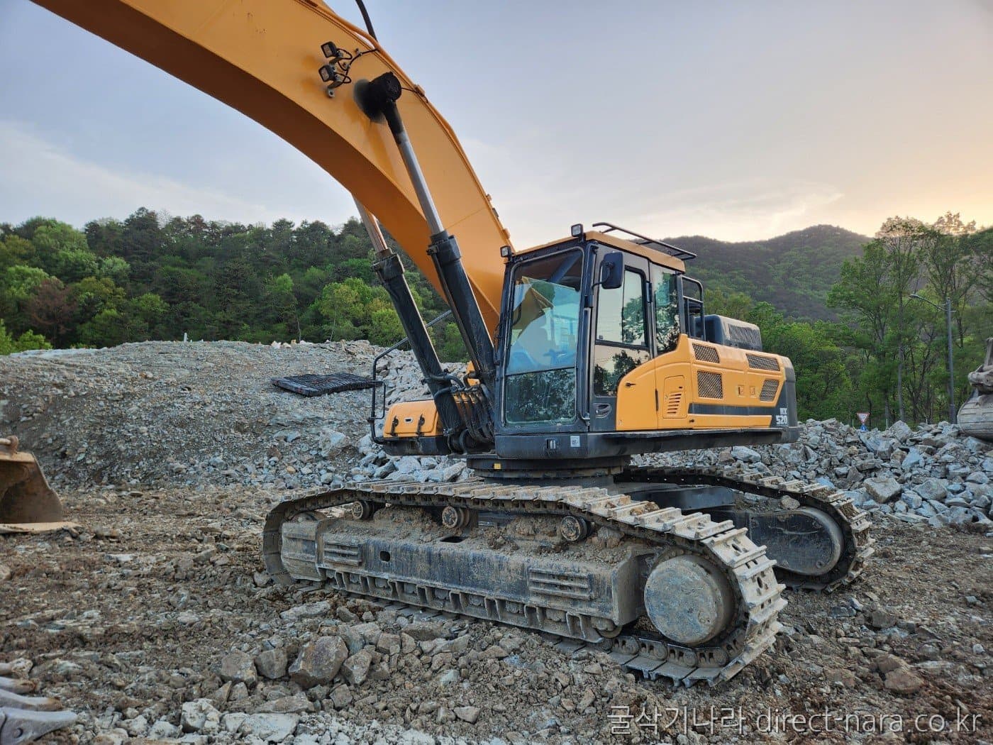 HD Hyundai HX520