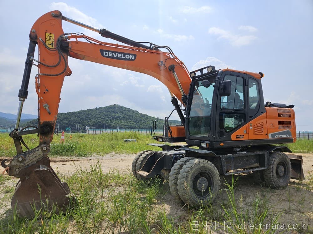 Doosan (Develon) DX140W