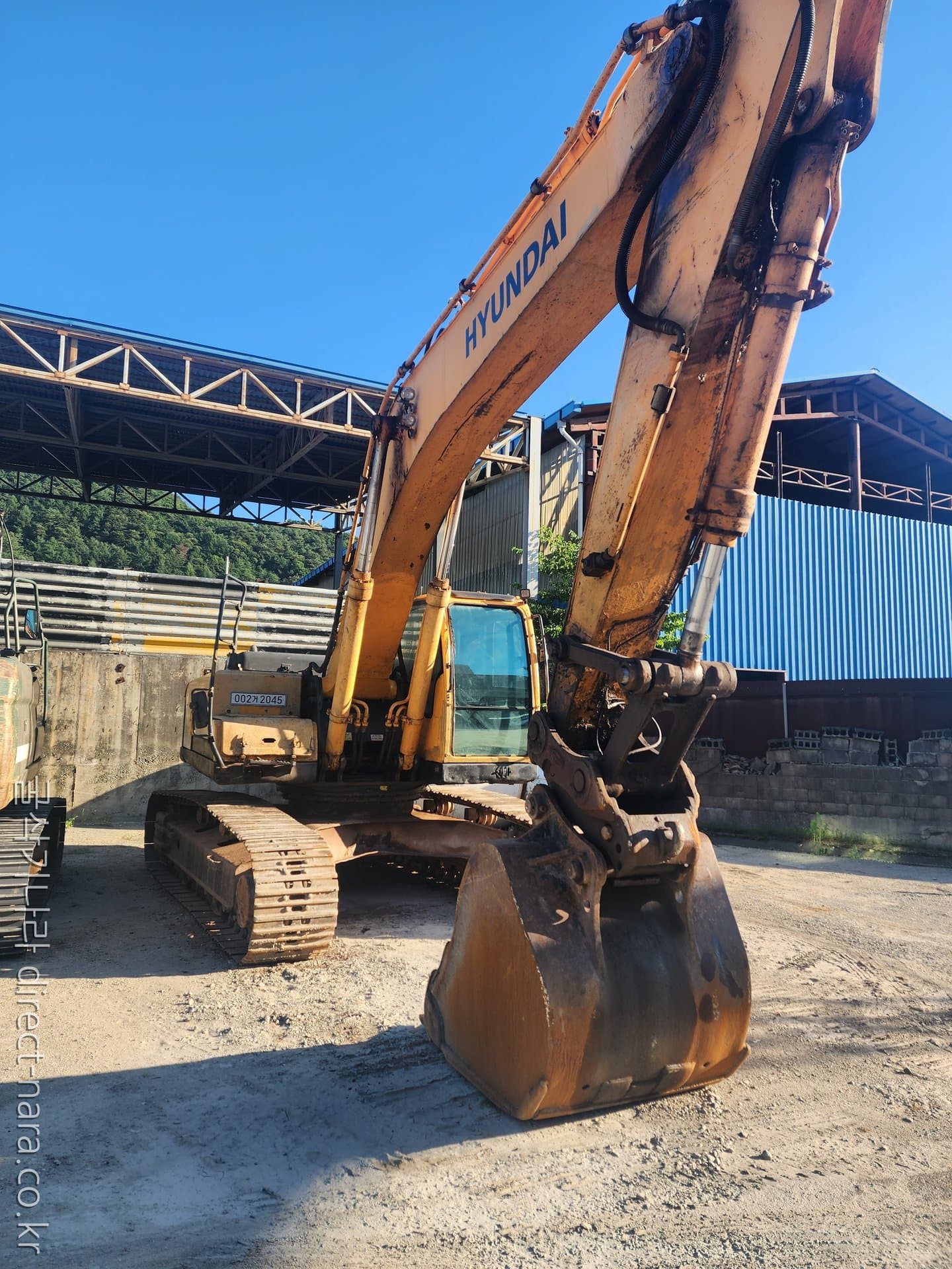 HD Hyundai R300LC