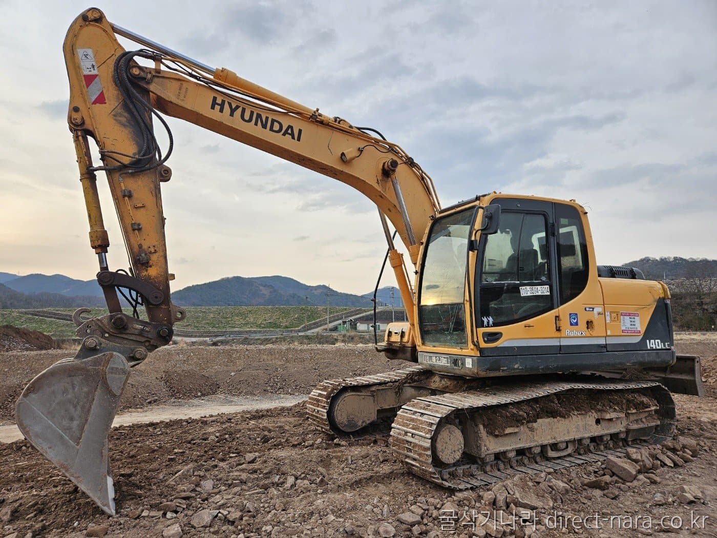 HD Hyundai R140