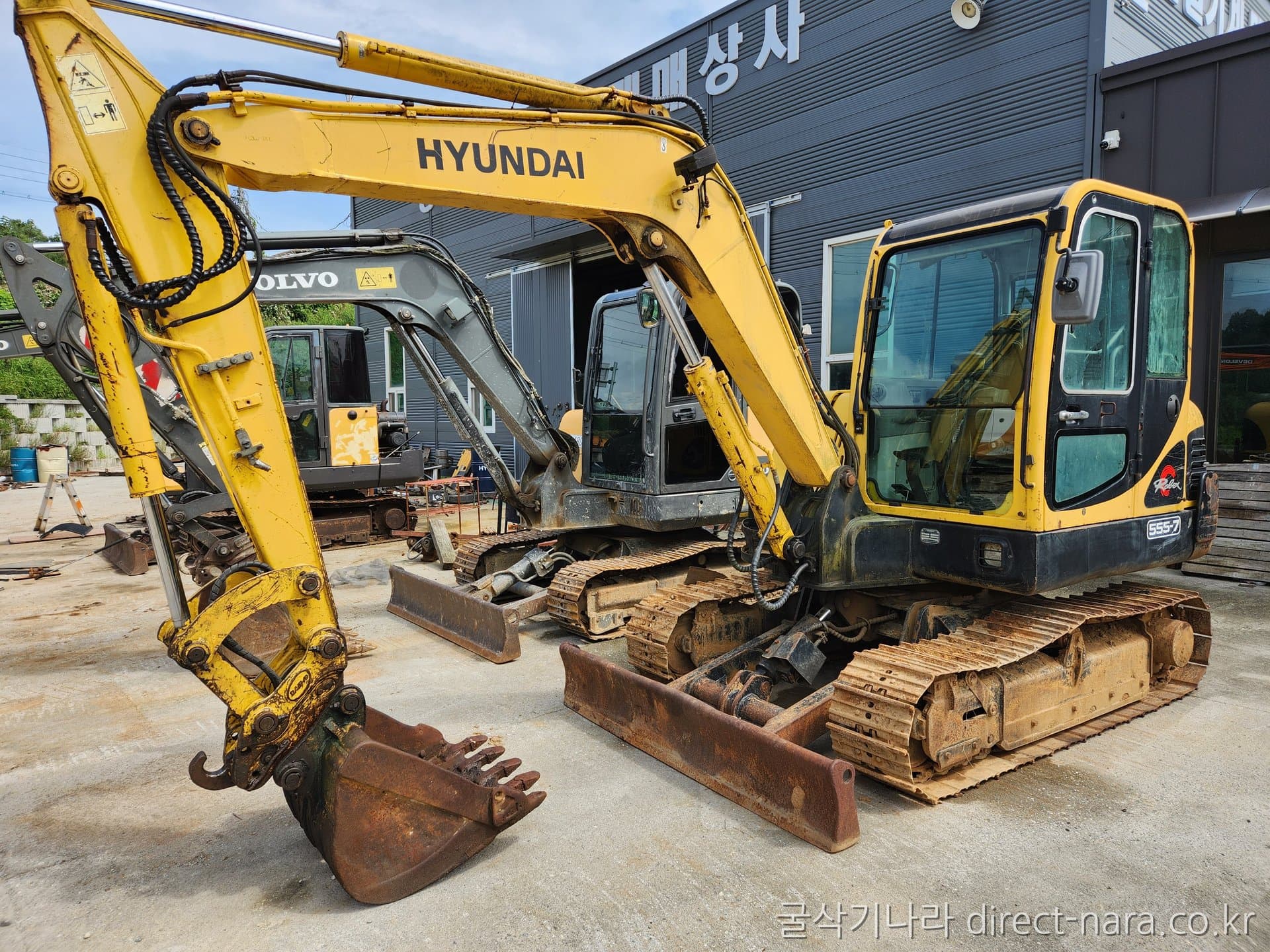 HD Hyundai R555