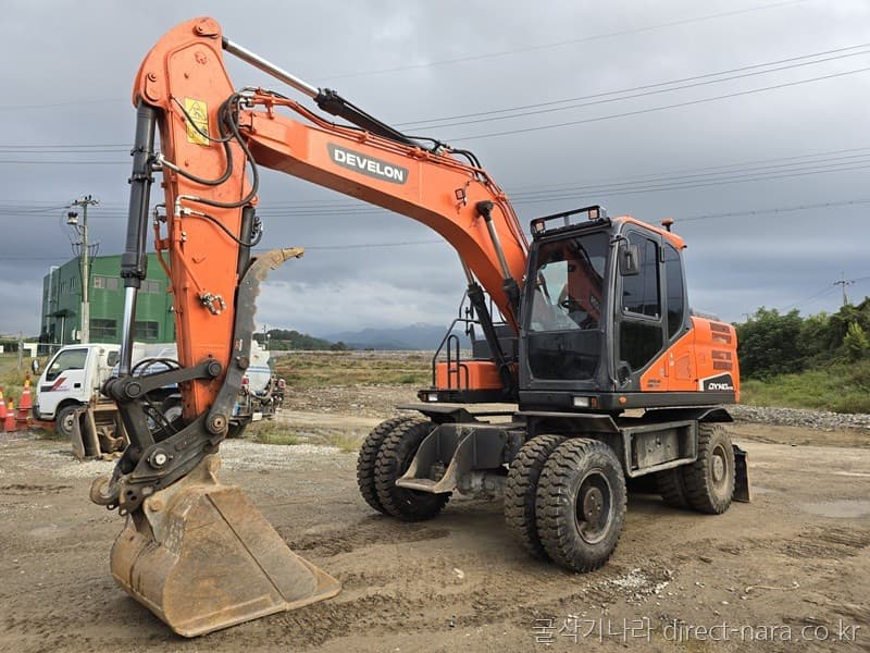 Doosan (Develon) DX140W