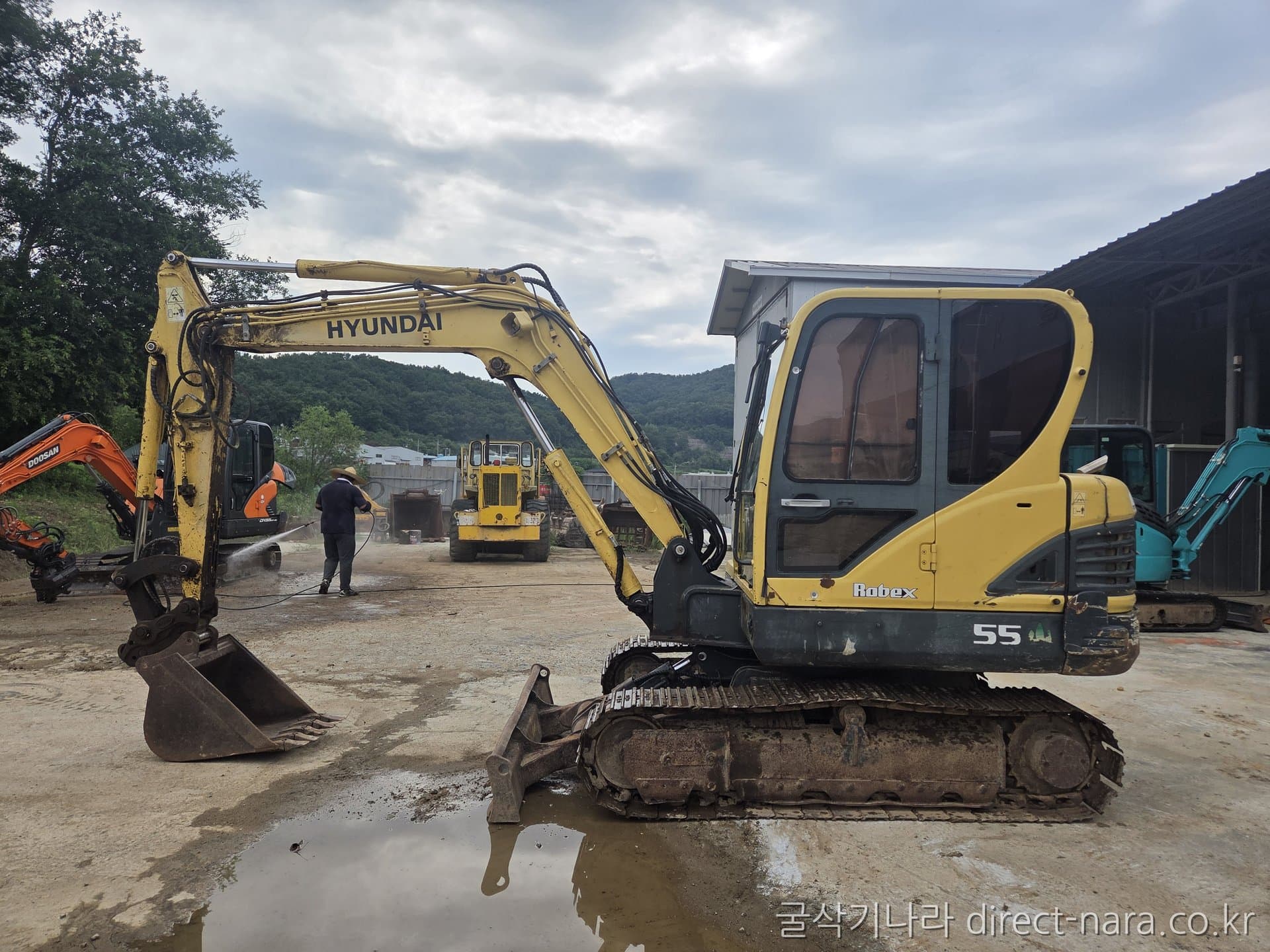 HD Hyundai R55