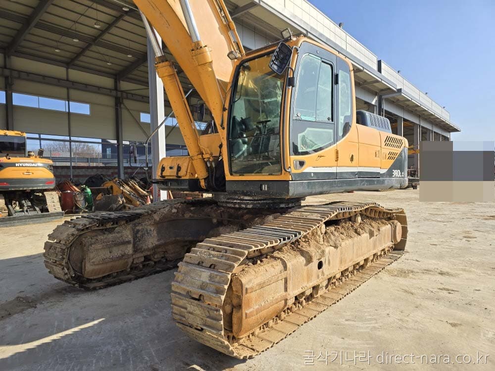 HD Hyundai R380