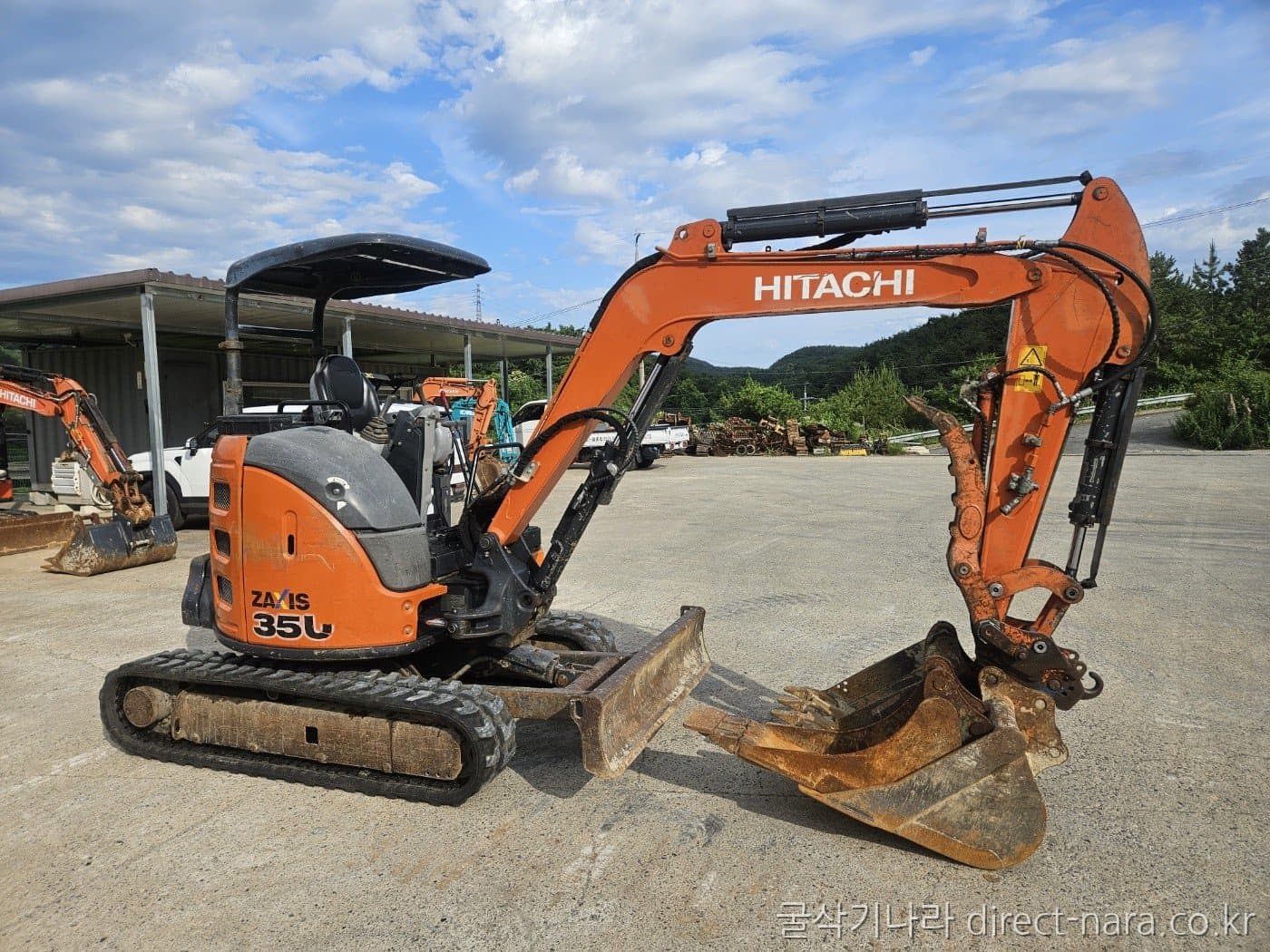 Hitachi ZX35