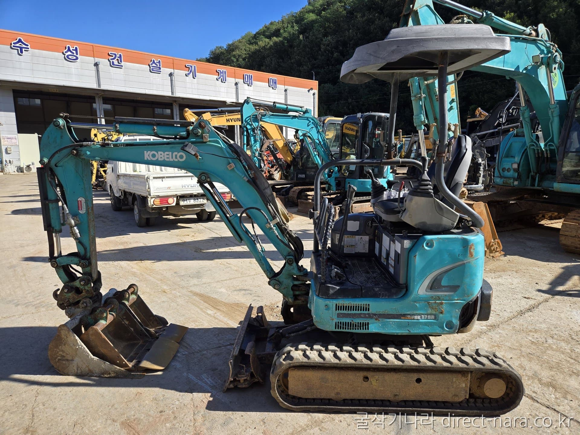 Kobelco SK17