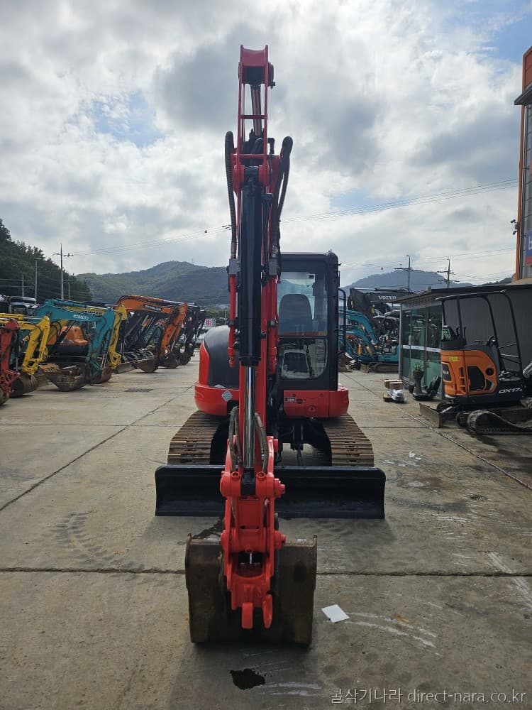 Kobelco KX57