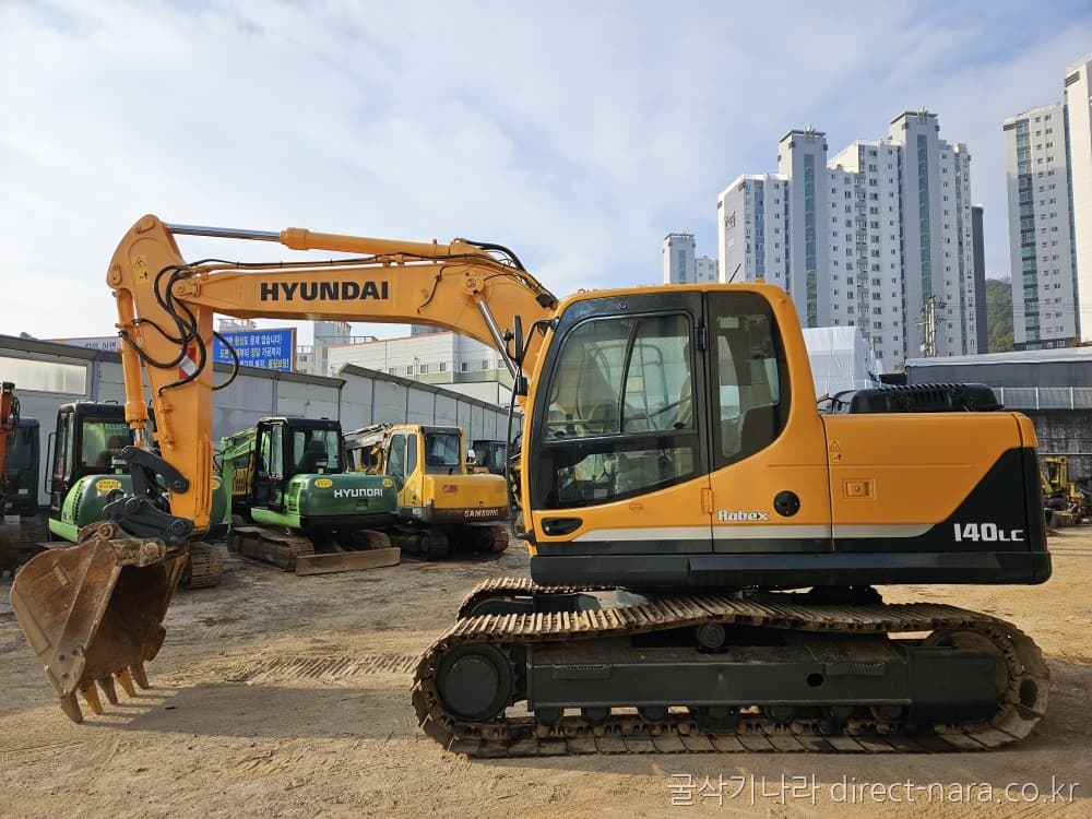 HD Hyundai R140LC