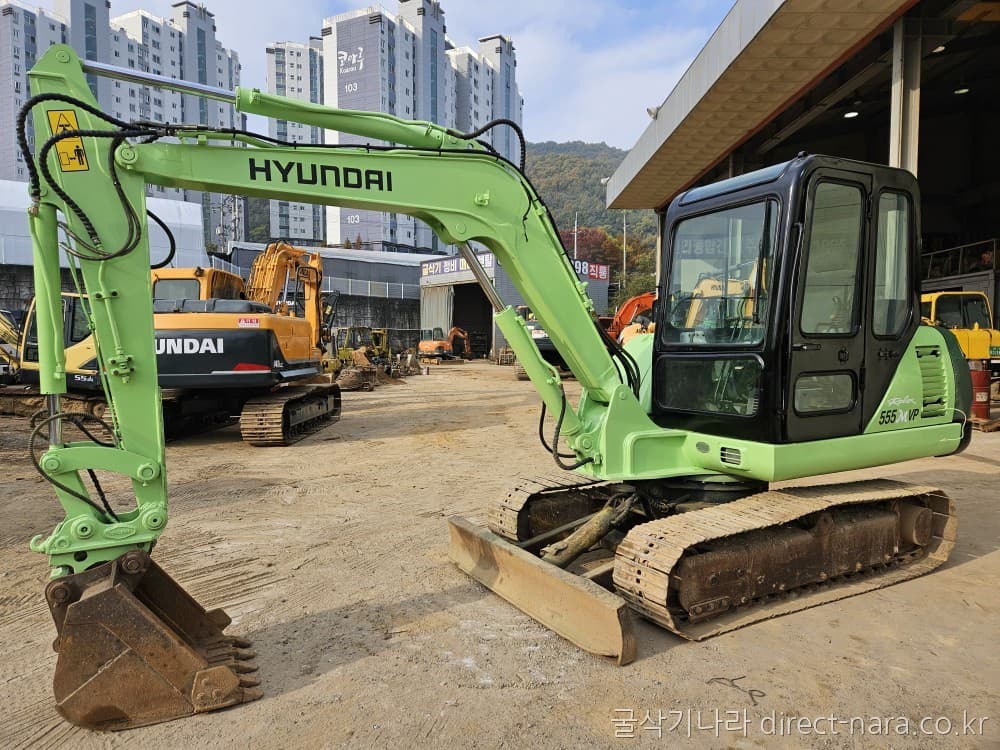 HD Hyundai R555M
