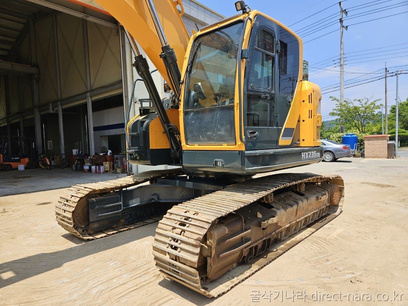 HD Hyundai HX235CR