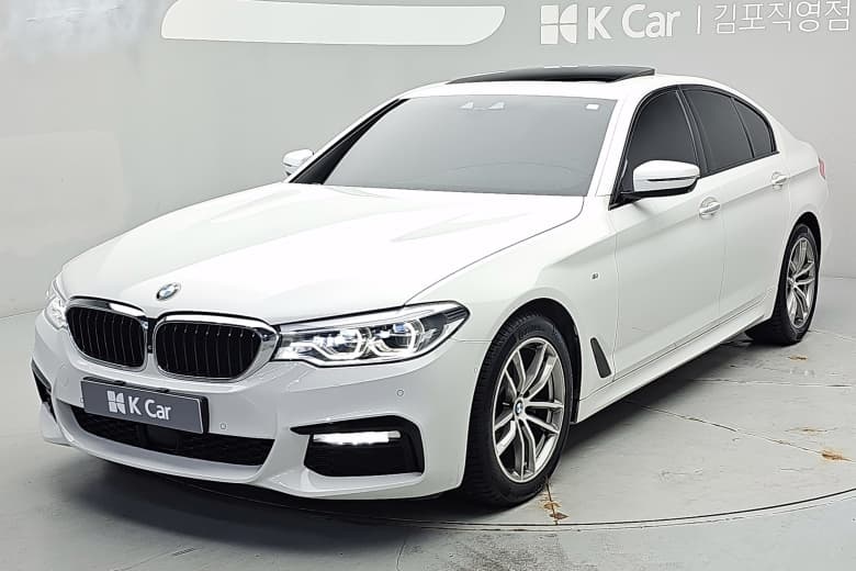 BMW 5-Series (G30), 2017