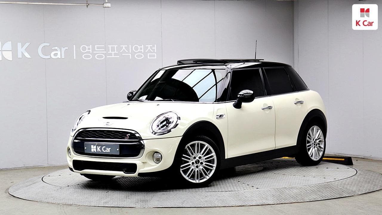 Mini Cooper (3 Gen) 5-Door, 2016
