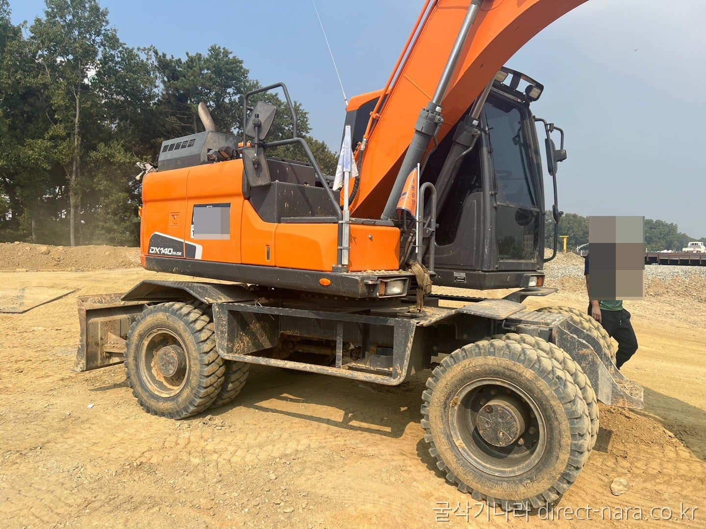 Doosan (Develon) DX140W