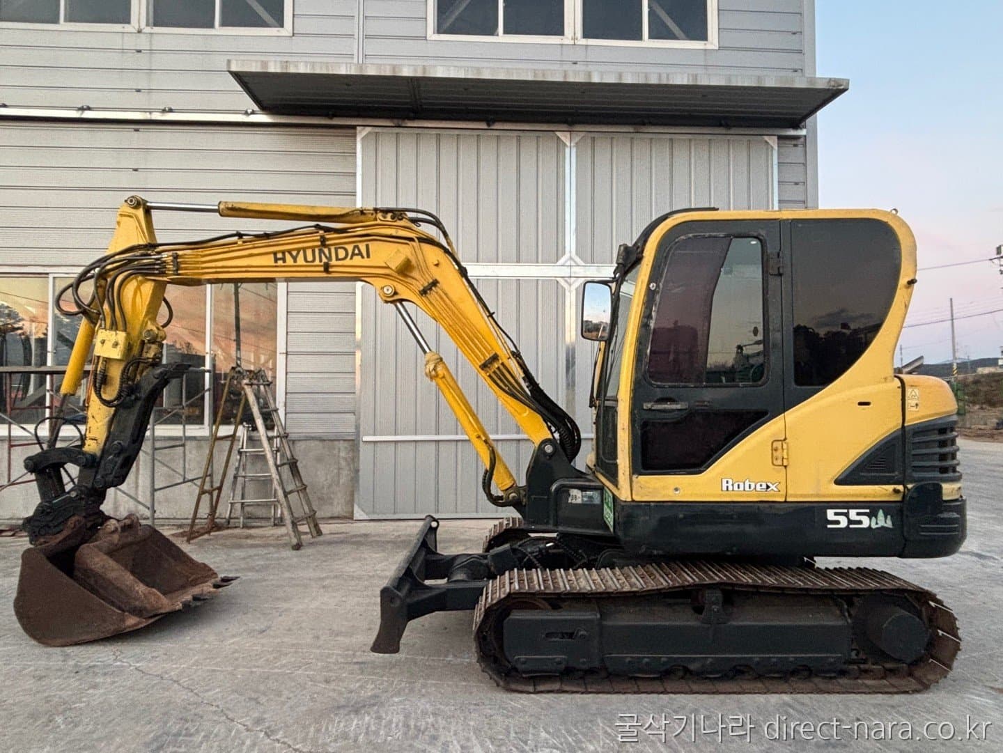 HD Hyundai R55