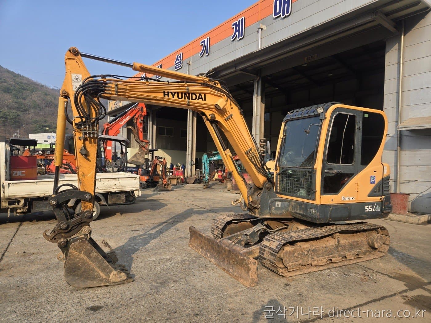 HD Hyundai R55
